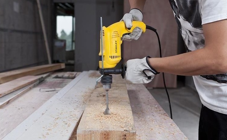 may khoan dong luc stanley sdh600k khoan go