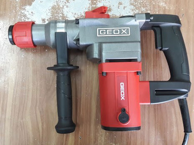 Mua dụng cụ cầm tay Geox chính hãng tại đâu? 4 may khoan duc