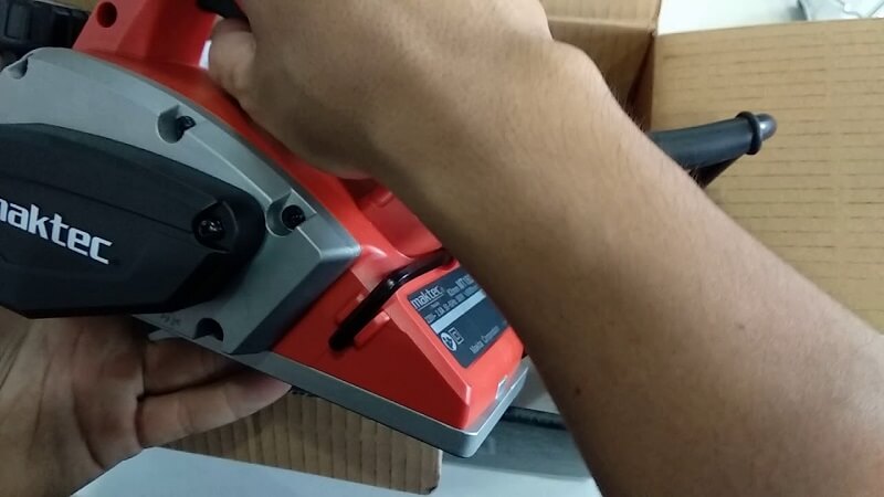 Nguyên tắc an toàn khi sử dụng máy bào gỗ cầm tay
