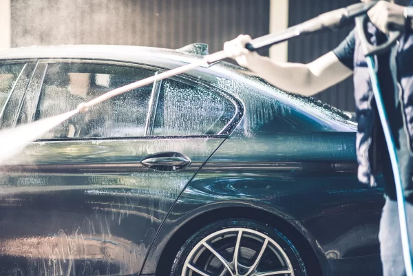 Máy xịt rửa xe ô tô áp lực cao